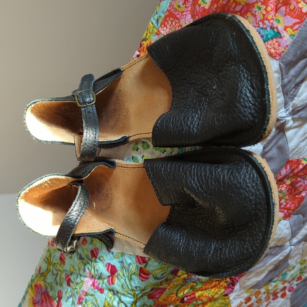 Everleigh Meadow Explorer Mama Barefoot Shoes